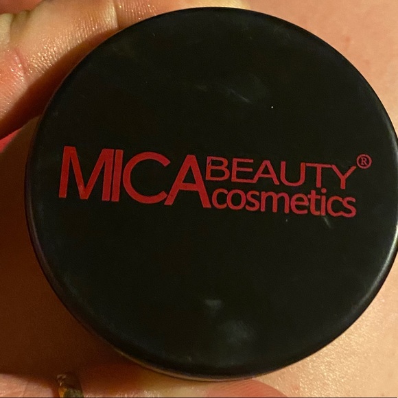 MICA Beauty Cosmetics Foundation powder. - Picture 2 of 2